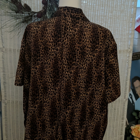 NWOT  Print Top - Picture 4 of 4